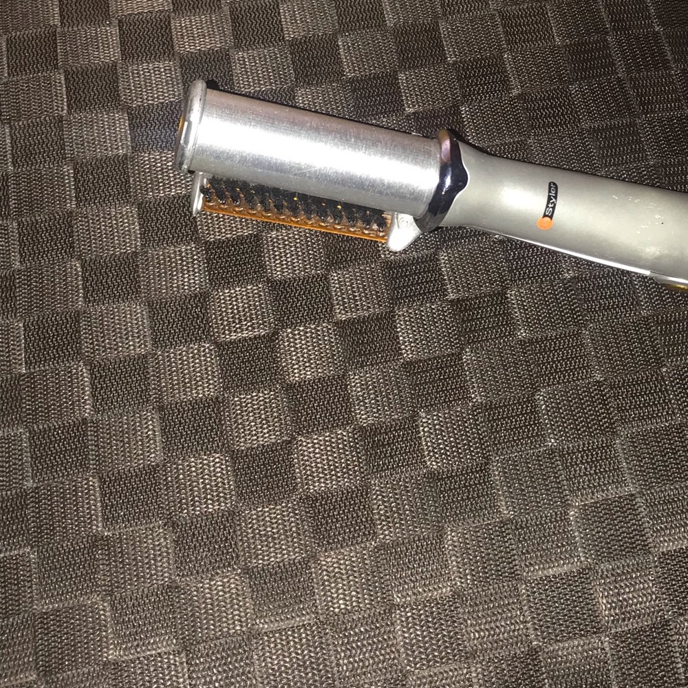 Rotating curling iron